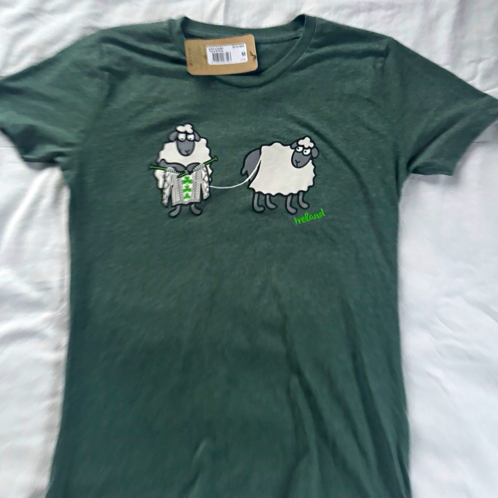 Cara Craft Mens Green Sheep Knitting Graphic Tee Crew Neck Short Sleeve M